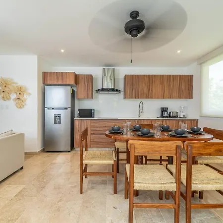 2 Bd With Private Balcony, Pool View, Gym