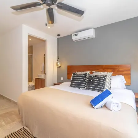 Holiday home 2 Bd With Private Balcony, Pool View, Gym