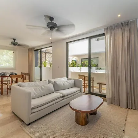 Holiday home 2 Bd With Private Balcony, Pool View, Gym
