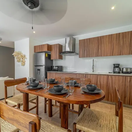 2 Bd With Private Balcony, Pool View, Gym Holiday home Tulum