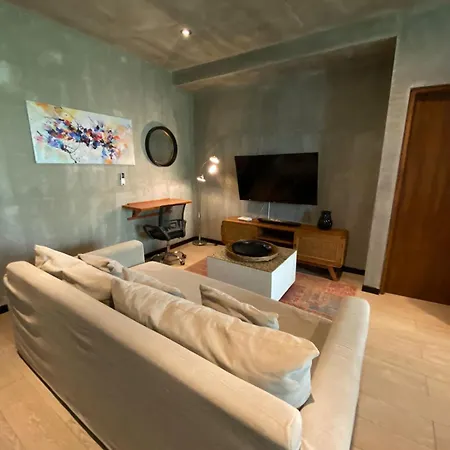 Tuk Apartment *
