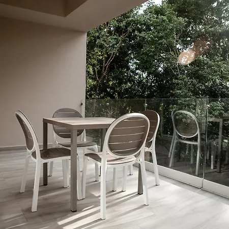 Full Space, 6 Building Apartment