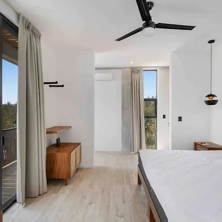 Villa Luxury New Plus Pool - 5 Mins To Beach & Downtown *