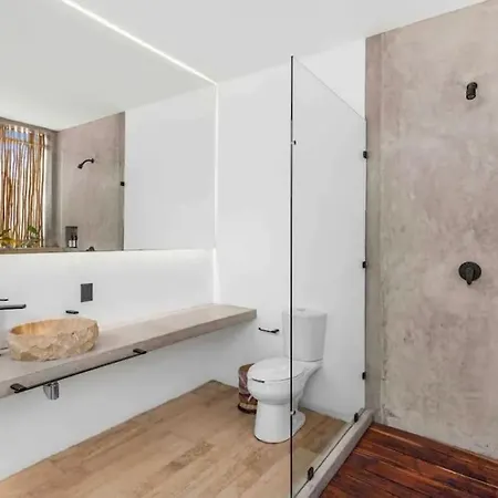 Luxury New Plus Pool - 5 Mins To Beach & Downtown