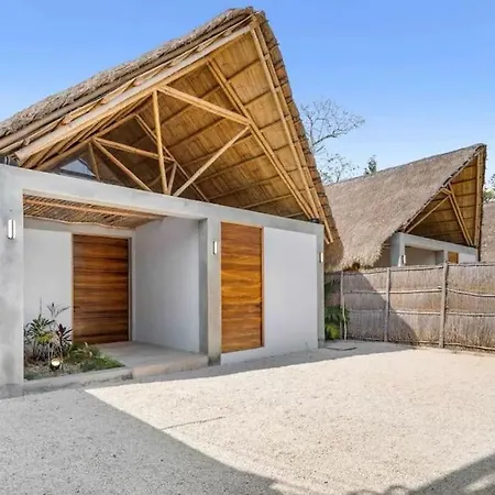 Villa Luxury New Plus Pool - 5 Mins To Beach & Downtown *