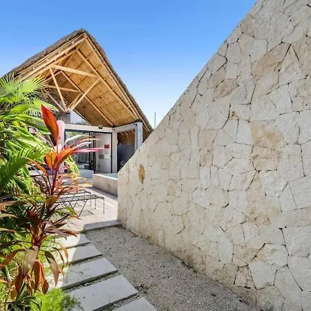 Luxury New Plus Pool - 5 Mins To Beach & Downtown *