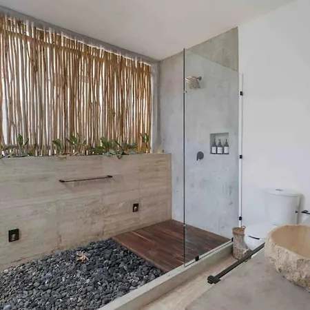 Luxury New Plus Pool - 5 Mins To Beach & Downtown Villa