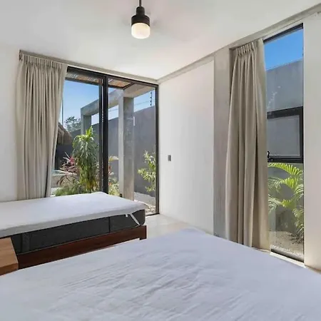 Villa Luxury New Plus Pool - 5 Mins To Beach & Downtown *