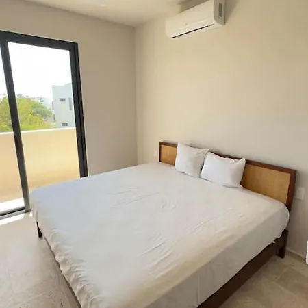 Luxury 2 Story Penthouse La Veleta 3br Hydro Tub Holiday home