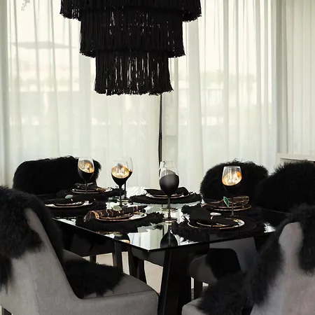 Apartment Luxury 2br Ph Pools, Coworking & Close To