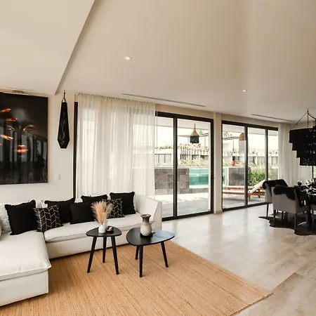 Luxury 2br Ph Pools, Coworking & Close To *