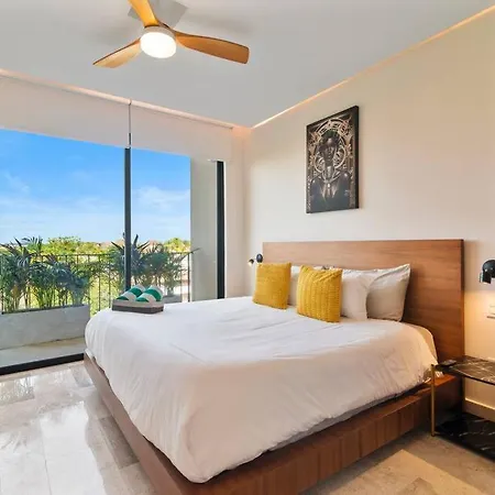 Penthouse With Pool And Chic Decor Apartment