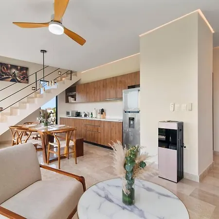 Penthouse With Pool And Chic Decor Apartment *