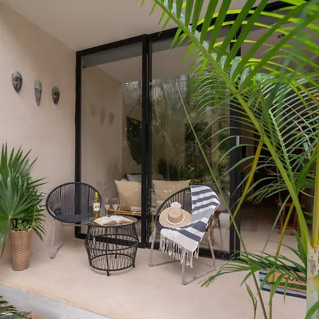Estudio Luxury Con Acabado De Chukum Encantador En
