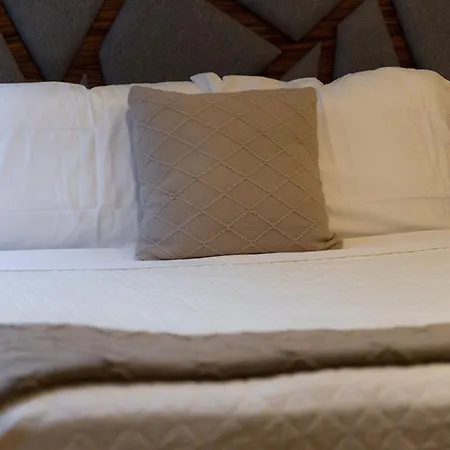 Relax In Style Charming Rooftop Apt W/pool, Sauna