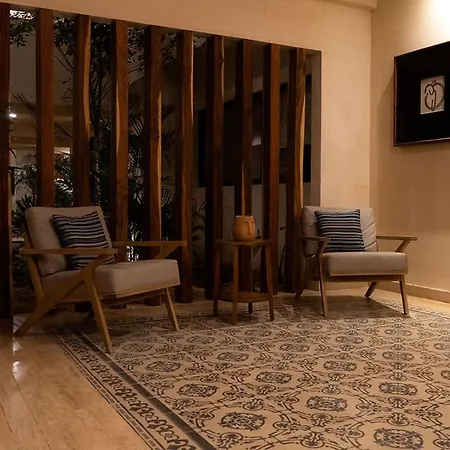 Relax In Style Charming Rooftop Apt W/pool, Sauna Apartment *