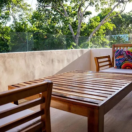Relax In Style Charming Rooftop Apt W/pool, Sauna Apartment