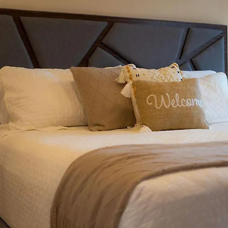 Relax In Style Charming Rooftop Apt W/pool, Sauna *