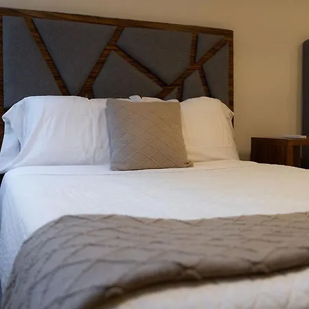 Relax In Style Charming Rooftop Apt W/pool, Sauna