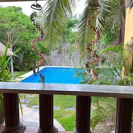 Oceanside Retreat, Pool, Beach Access, Sleeps 6 Apartment *