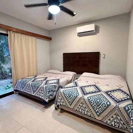 Oceanside Retreat, Pool, Beach Access, Sleeps 6 Apartment *