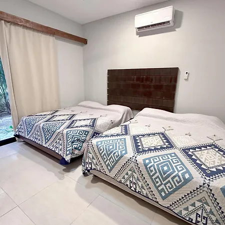 Oceanside Retreat, Pool, Beach Access, Sleeps 6 Apartment Tulum
