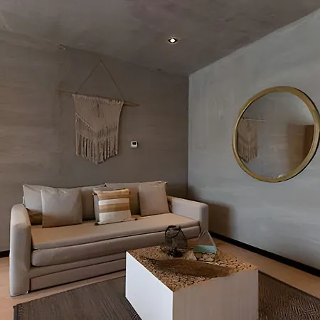 Holiday home Cozy & Chic Apt W Pool, Balcony, Gym, Tennis Court *