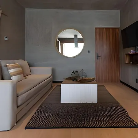 Cozy & Chic Apt W Pool, Balcony, Gym, Tennis Court Holiday home