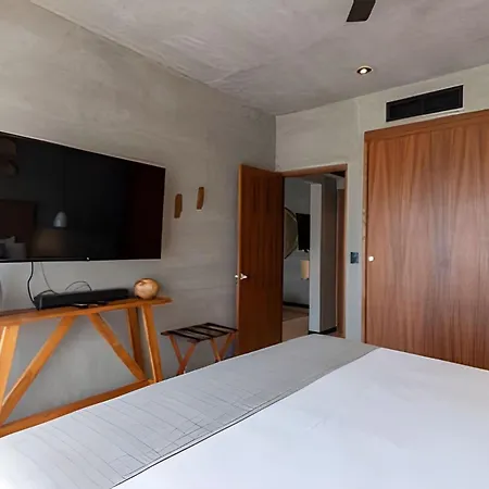 Cozy & Chic Apt W Pool, Balcony, Gym, Tennis Court *