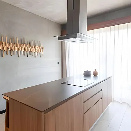 Cozy & Chic Apt W Pool, Balcony, Gym, Tennis Court
