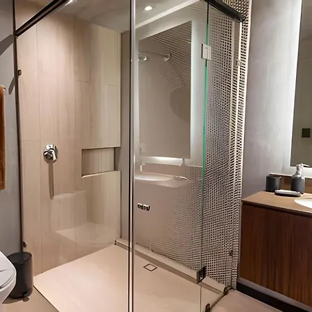 Holiday home Cozy & Chic Apt W Pool, Balcony, Gym, Tennis Court *