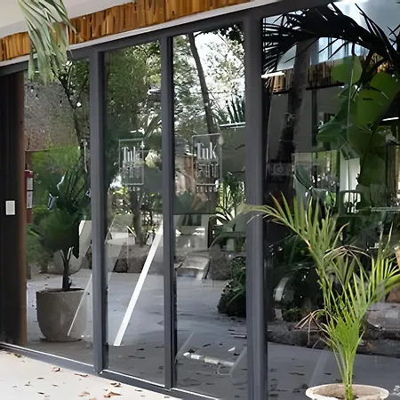 Cozy & Chic Apt W Pool, Balcony, Gym, Tennis Court