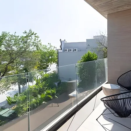 Cozy & Chic Apt W Pool, Balcony, Gym, Tennis Court