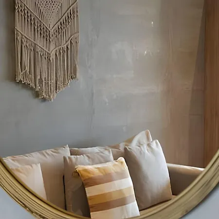 Cozy & Chic Apt W Pool, Balcony, Gym, Tennis Court *
