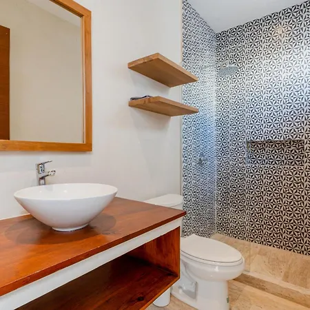 Apartment Beautiful 3 Bdr, 3 Ba Modern Minutes From