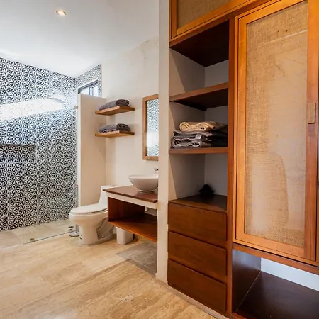 Beautiful 3 Bdr, 3 Ba Modern Minutes From *