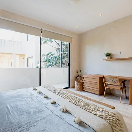 Beautiful 3 Bdr, 3 Ba Modern Minutes From Apartment