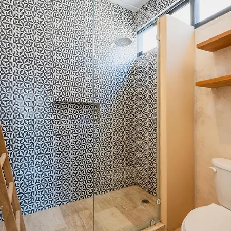 Apartment Beautiful 3 Bdr, 3 Ba Modern Minutes From