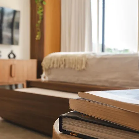 Cozy New Modern Studio In Apartment *