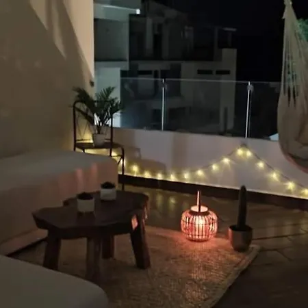 Jungle Oasis Studio: Beachside Retreat With Pool And Amenities Apartment *