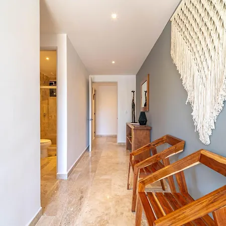 2 Bd With Balcony Gym Rooftop Pool