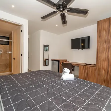 2 Bd With Balcony Gym Rooftop Pool