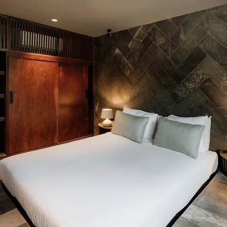 Barneys New York Luxury Silver Apartment *
