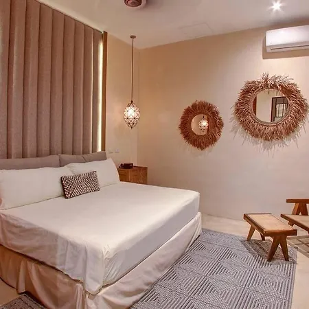 Posh Large Minutes From The Villa *