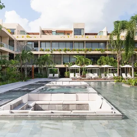 2br, 2bathroom Mistiq Gym 4 Pools Apartment *