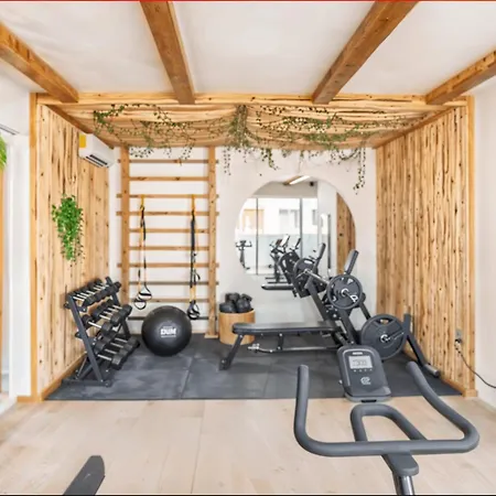 Jungle Chic - Luxury Stylish Loft W Private Hot Tub And Infinity Pool Apartment