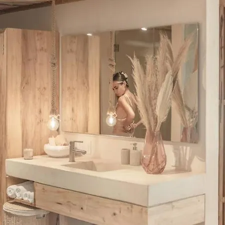 Jungle Chic - Luxury Stylish Loft W Private Hot Tub And Infinity Pool Apartment *