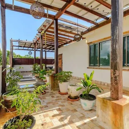 Unwind At Magdalena, Private With 3 Bedrooms, Rooftop Pool And Fast Wi-fi For Digital Nomads Holiday home