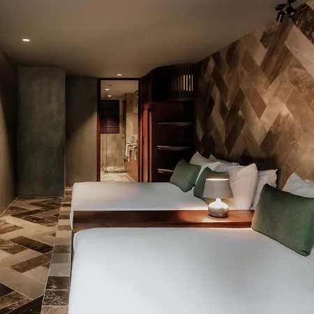 Barneys New York Luxury Green Apartment *