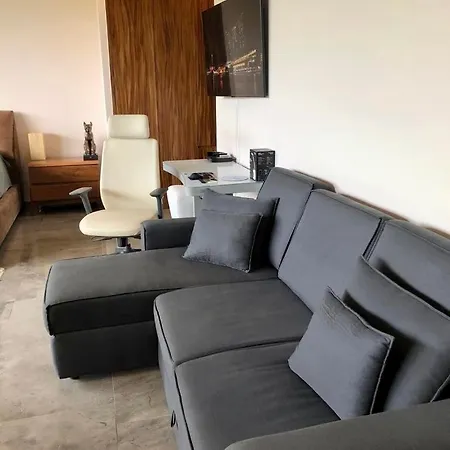 Mistiq Largest Ph With Gym, Club Shuttle & Fast Wifi